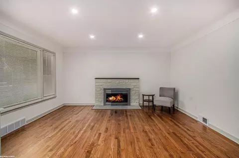 Living - 17844 Stephens, Eastpointe, MI 48021 photo 2 of 2