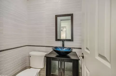 Bath - 17844 Stephens, Eastpointe, MI 48021 photo 1 of 2