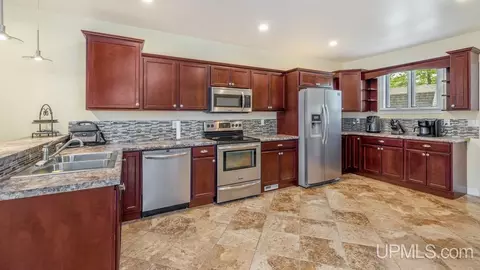 809 E D, Iron Mountain, MI 49801 photo 4