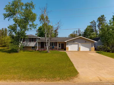 271 Kawbawgam, Marquette, MI 49855