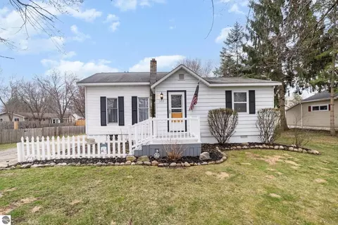 317 First, Breckenridge, MI 48615