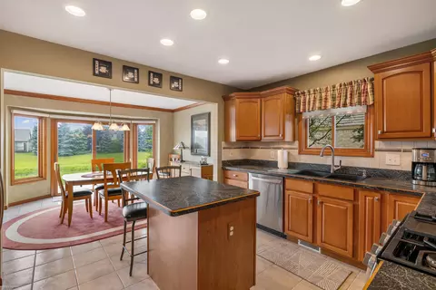 46703 Albany, Macomb, MI 48044 photo 3
