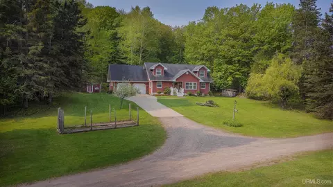 512 S Big Crk, Marquette, MI 49855