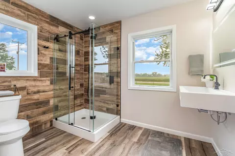 Bath - 6835 Hackett, Freeland, MI 48623 photo 5 of 5