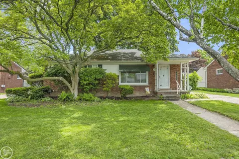990 Chippewa, Mount Clemens, MI 48043