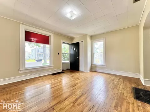710 712 Riv, Owosso, MI 48867 photo 2