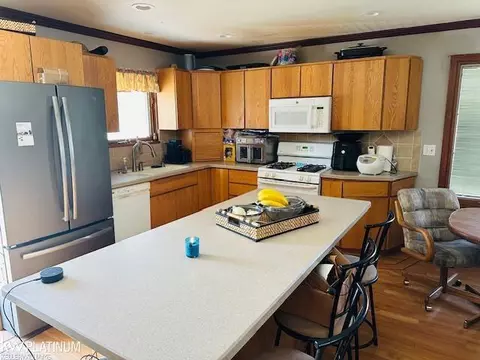 Kitchen - 16754 Sarno, Macomb, MI 48044 photo 2 of 2
