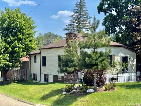 801 S Hemlock, Iron Mountain, MI 49801