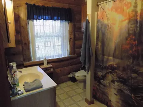 Bath - 2056 Ridge, Gladwin, MI 48624 photo 3 of 4