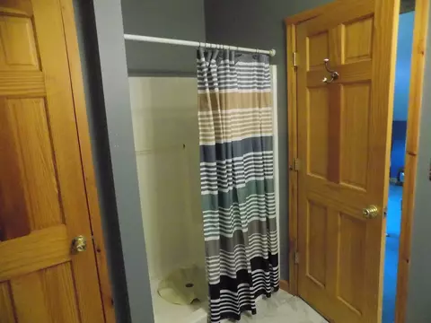 Bath - 2056 Ridge, Gladwin, MI 48624 photo 2 of 4