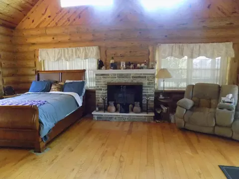 Bedroom - 2056 Ridge, Gladwin, MI 48624 photo 4 of 6