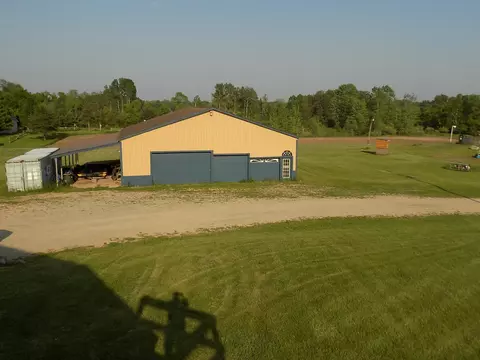 Exterior - 2056 Ridge, Gladwin, MI 48624 photo 3 of 31