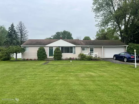 4182 Lapeer, Burton, MI 48509