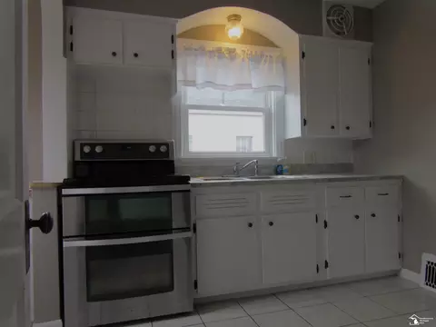 208 Maple, Monroe, MI 48162 photo 5