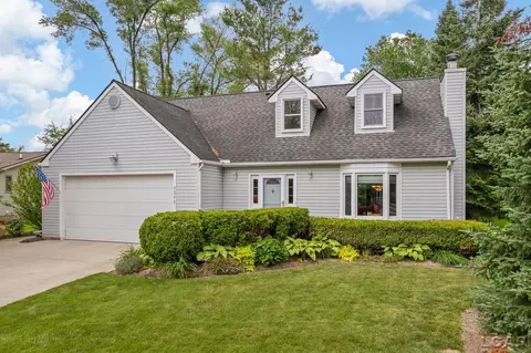 1377 Maplewood Dr, Saline, MI 48176