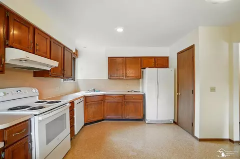 Kitchen - 7658 Salter, Temperance, MI 48182 photo 2 of 4