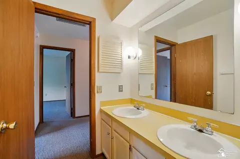 Bath - 7658 Salter, Temperance, MI 48182 photo 3 of 4