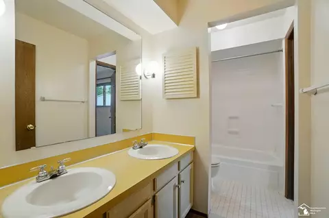 Bath - 7658 Salter, Temperance, MI 48182 photo 1 of 4