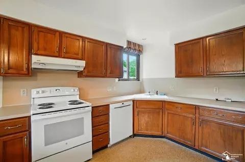 Kitchen - 7658 Salter, Temperance, MI 48182 photo 3 of 4