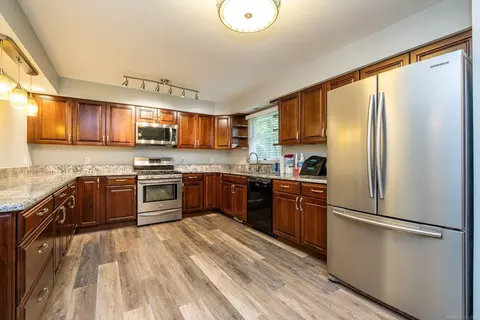2126 Hartwick, Howell, MI 48855 photo 9