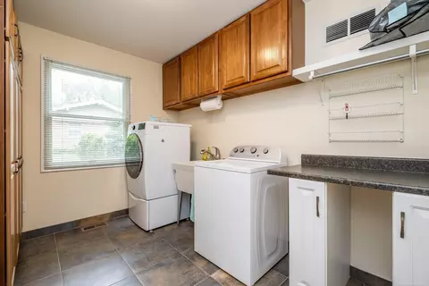 2126 Hartwick, Howell, MI 48855 photo 32