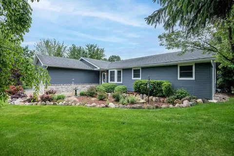 2126 Hartwick, Howell, MI 48855 photo 3