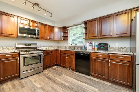 2126 Hartwick, Howell, MI 48855 photo 11
