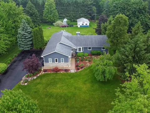 2126 Hartwick, Howell, MI 48855 photo 2