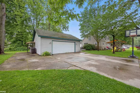 724 Columbia, Algonac, MI 48001 photo 4