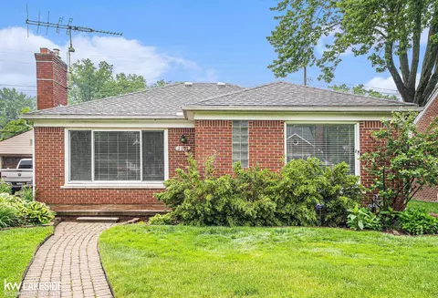 2107 Allard, Grosse Pointe Woods, MI 48236