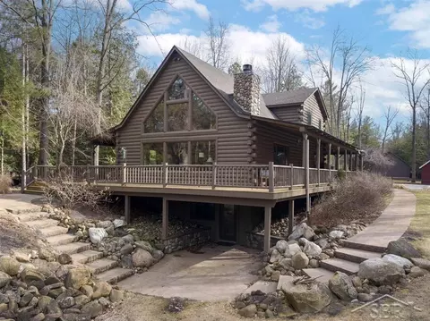 693 Edenville Lk, Hope, MI 48628