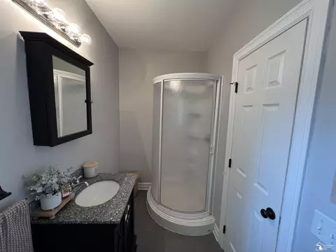 Bath - 5304 E Dunbar, Monroe, MI 48161 photo 1 of 3