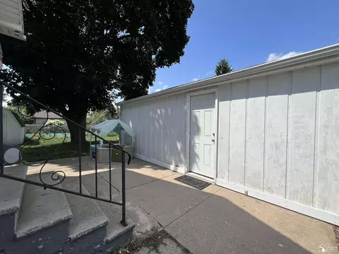 Exterior - 5304 E Dunbar, Monroe, MI 48161 photo 2 of 8