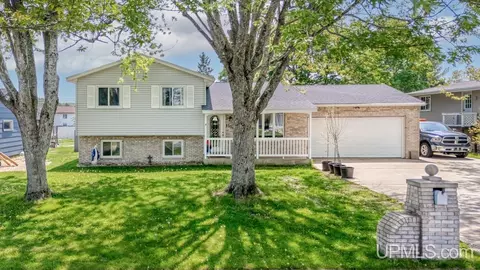 2119 S 21st, Escanaba, MI 49829