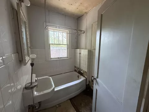 2020 Cartier, Flint, MI 48504 photo 8