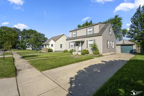 854 Woodville, Monroe, MI 48161