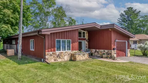 1002 E Grant, Iron Mountain, MI 49801