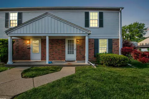 24032 Meadowbridge #9 /20, Clinton Township, MI 48035