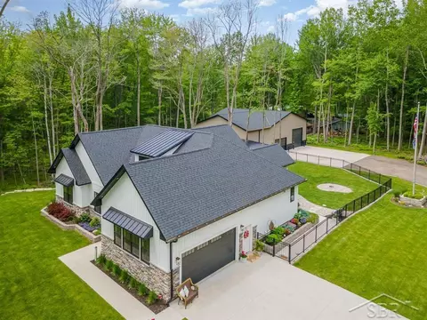 3645 E Douglas, Midland, MI 48642