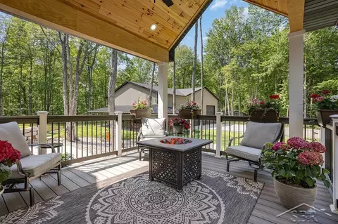 3645 E Douglas, Midland, MI 48642 photo 9