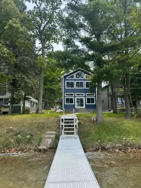 127 Chaney Point Dr, Roscommon, MI 48653