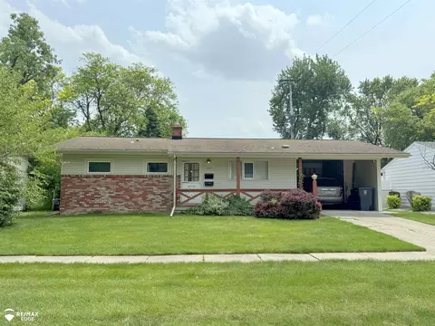 1921 Rockcreek, Flint, MI 48507