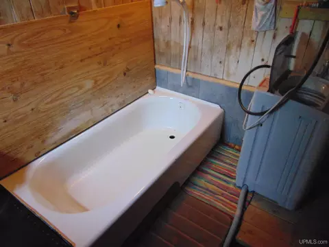 Bath - 104 Willow, Ewen, MI 49925 photo 5 of 5