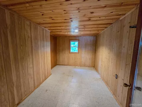 Bedroom - 14456 N Crooked Lk, Shingleton, MI 49884 photo 1 of 1