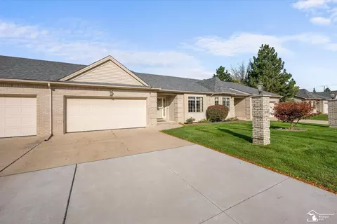 1631 Tony Ct, Monroe, MI 48162