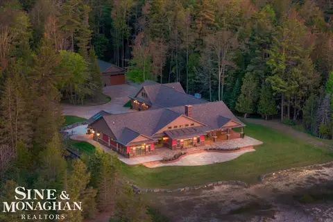950 N Lake Huron Shr, Harrisville, MI 48740
