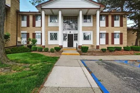 29216 Gloede #M5, Warren, MI 48088