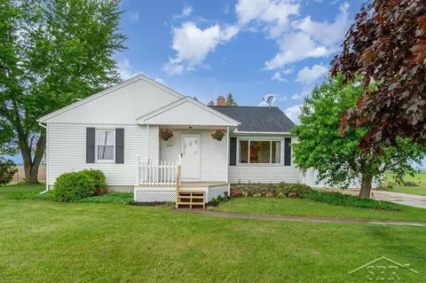 2750 S Carter, Auburn, MI 48611