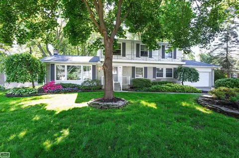 37154 Tall Oak, Clinton Township, MI 48036