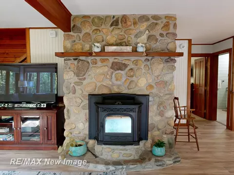 Living - 2258 High, Roscommon, MI 48653 photo 3 of 3
